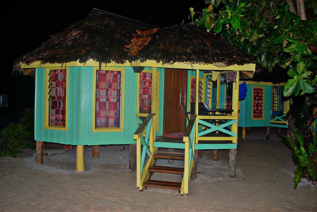 Taufua Beach Fales Lalomanu Quarto foto